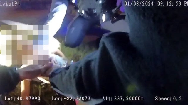 Policial de 23 anos salva a vida de menina de 3 anos em Ohio; veja