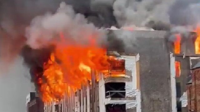 Incêndio deixa prédio em risco de desabar em Liverpool, veja as imagens
