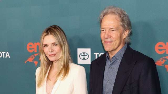 Michelle Pfeiffer faz rara aparição com o marido, David E. Kelley