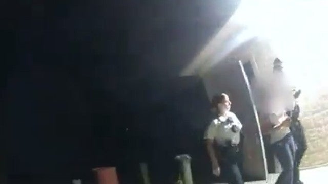 Polícia encontra menina desaparecida nos EUA, veja o momento