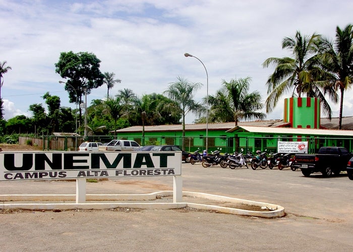 Unemat abre inscrições de seletivo com 23 vagas para professor no Nortão; salários até R$ 7 mil