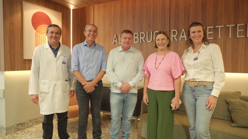 Prefeito discute ampliação de unidade e novos serviços em hospital de Lucas do Rio Verde