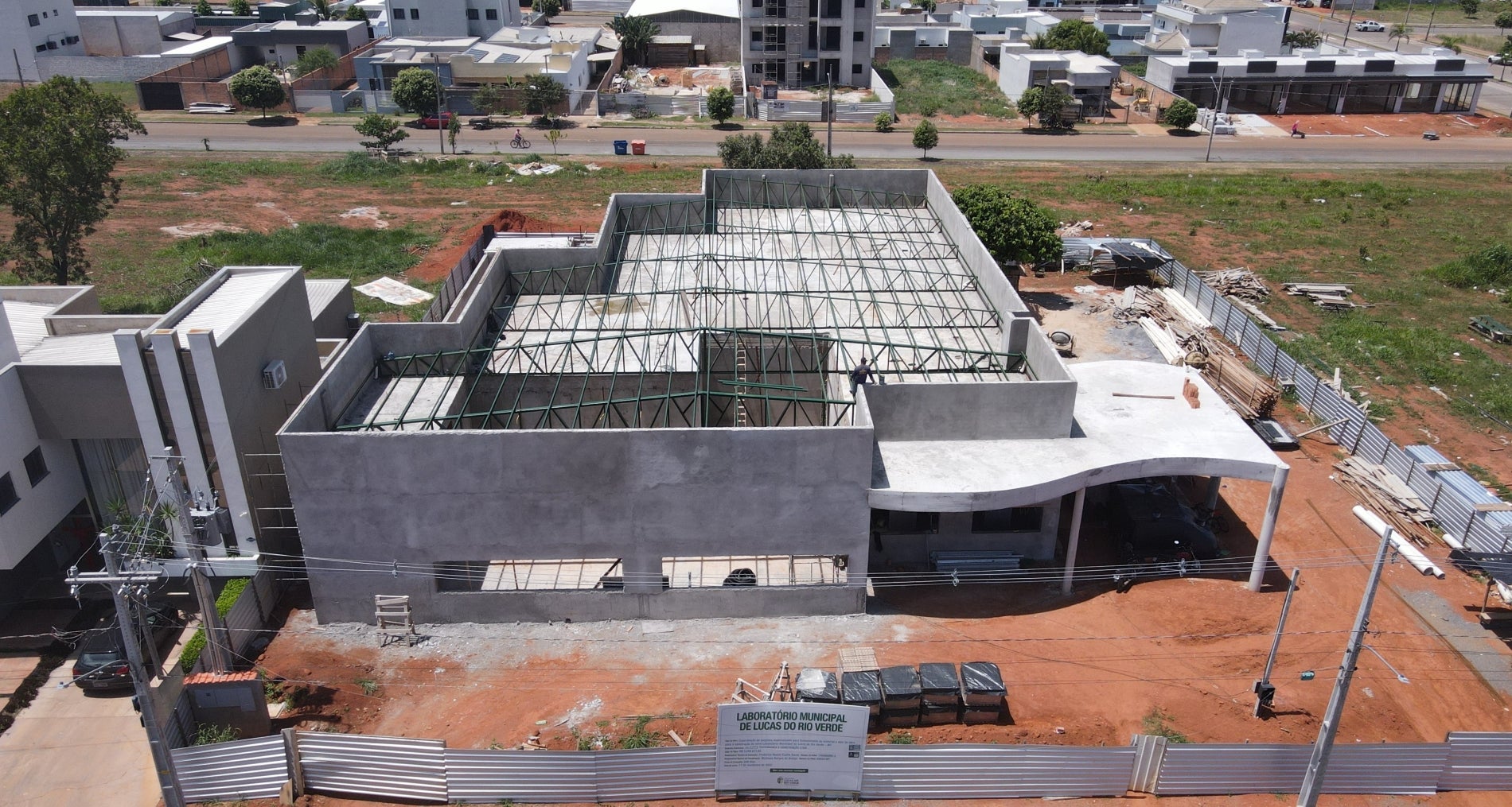 Obra do novo laboratório municipal entra na reta final em Lucas do Rio Verde
