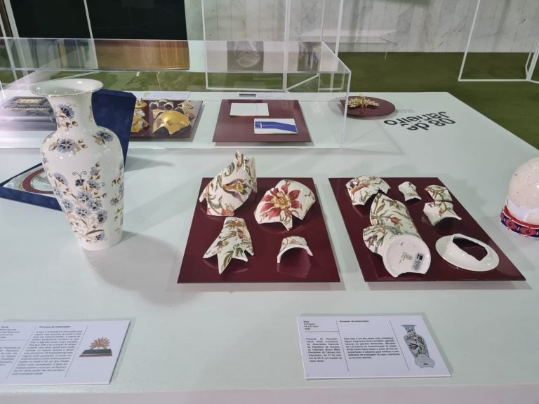 Assembleia Nacional da Hungria presenteia Câmara com um novo vaso Zsolnay