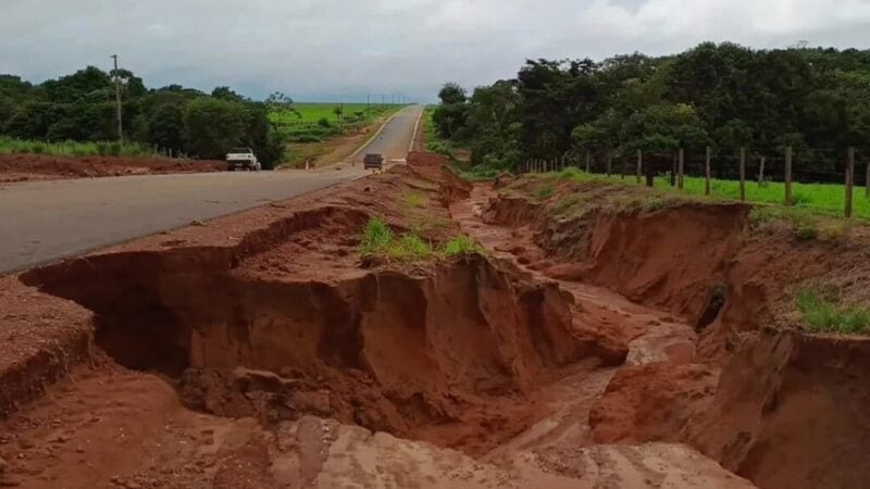 Forte chuva causa danos em rodovia e estradas no Nortão; “estrago grande”, diz prefeito