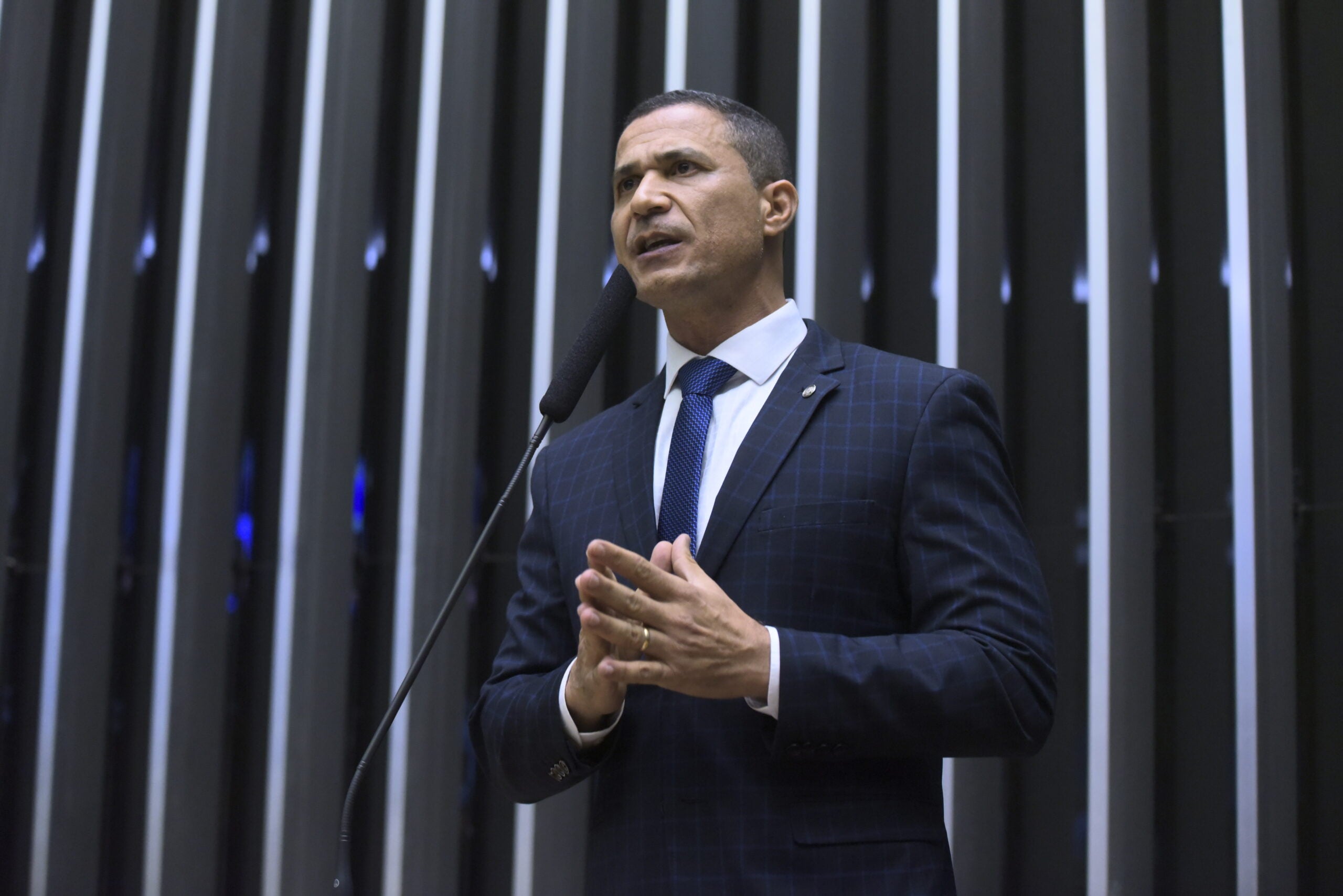 Com articulação de Coronel Assis, Comissão do Senado aprova fim das “saidinhas”