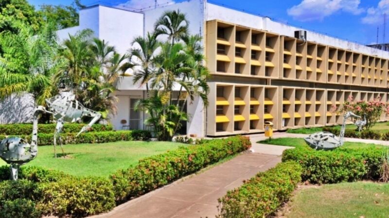 UFMT recomenda para universitários e servidores usarem máscaras para prevenção a Covid