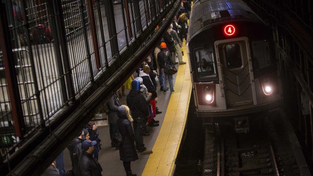 Perna humana é encontrada no metrô de Nova York