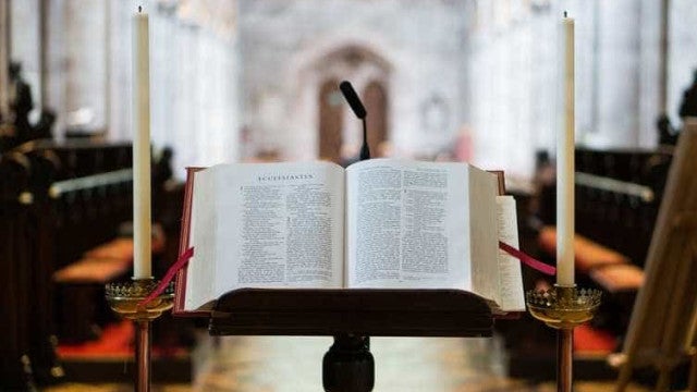 Brasil tem mais templos religiosos do que prédios de educação e saúde