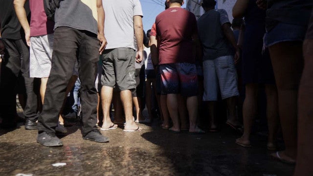 ‘Pensei em terremoto’: moradores de prédio evacuado na Praia Grande relatam estrondos