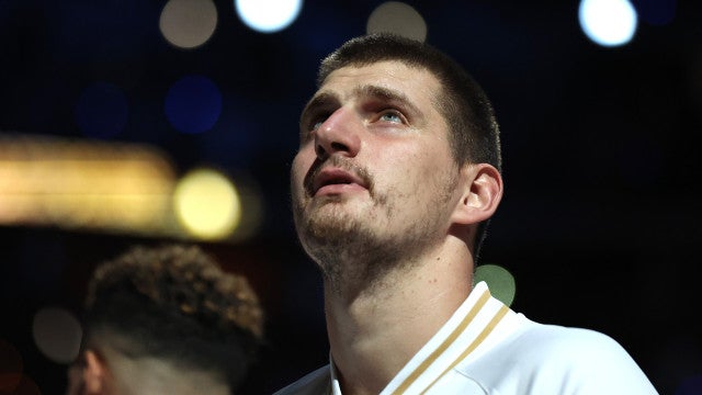 Jokic faz história e comanda vitória do Denver Nuggets diante dos Warriors na NBA