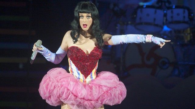 Camaleoa e ousada: A evolução do estilo de Katy Perry!