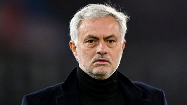 Mourinho diz ter sido eliminado "por alguém que entende pouco de futebol"