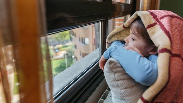 Pai manda filha para escola de pijama para lhe uma dar "lição"