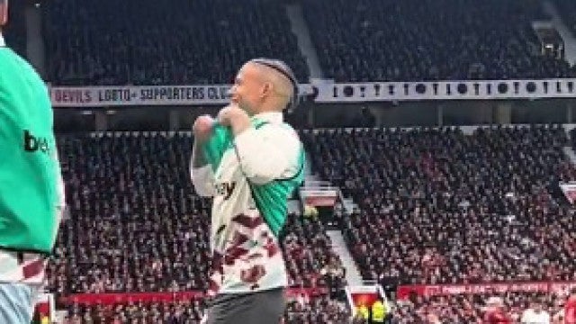 Manchester United: Phillips ignora críticas e se torna herói improvável