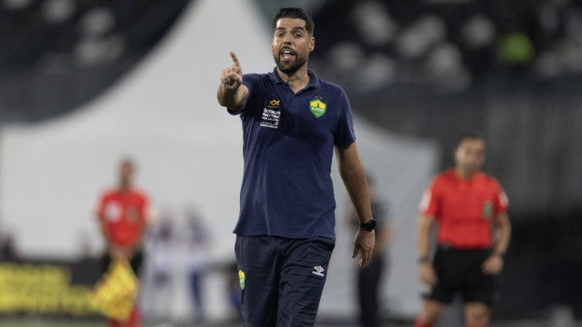 António Oliveira é apresentado: ‘Por conforto, teria ficado onde estava’