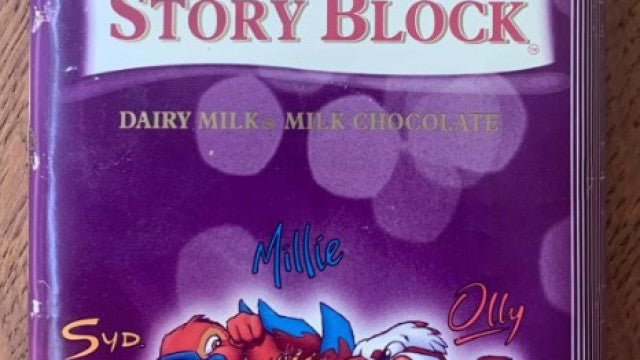 Funcionária de supermercado encontra chocolate fora do prazo há 20 anos