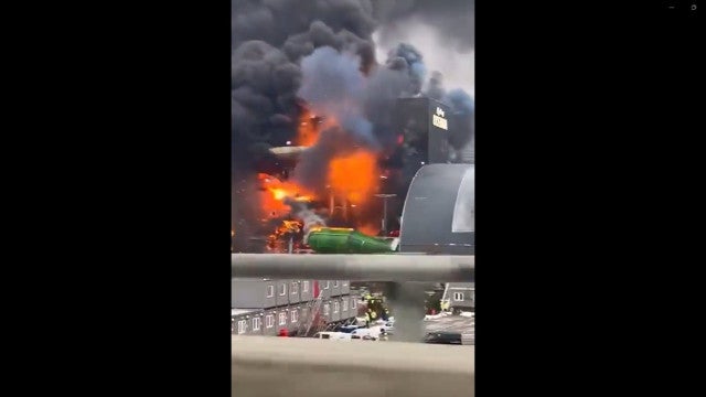 Doze feridos em incêndio que atingiu parque aquático na Suécia; veja