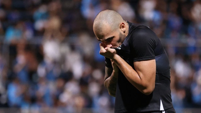 Após perda do pai, Felipe Vizeu pede para jogar e marca gol pelo Criciúma