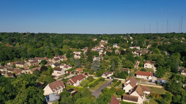 Rua, parque ou loja? Nesta localidade francesa não pode usar o celular