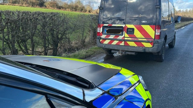 Motorista alerta a polícia para dizer que… está muito embriagado