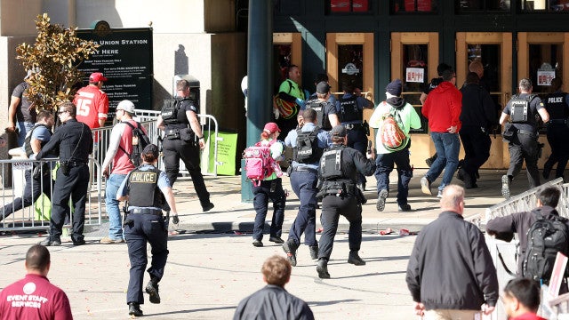 Um morto, crianças feridas e 3 detidos; o que aconteceu em Kansas City?