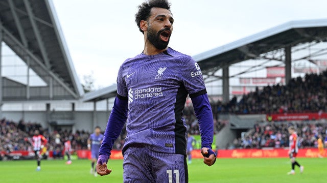 Salah brilha, Liverpool goleia Brentford e se assegura na liderança do Campeonato Inglês