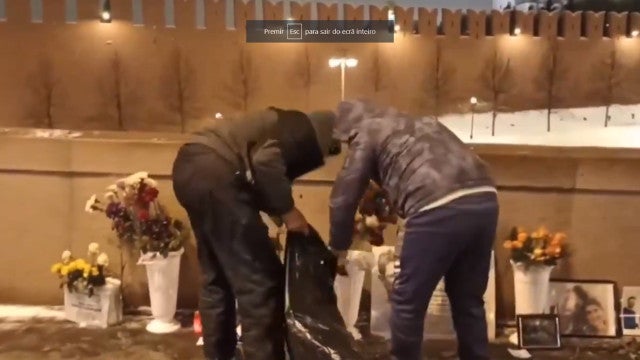 Homenagens a Navalny são removidas durante a noite; veja o vídeo