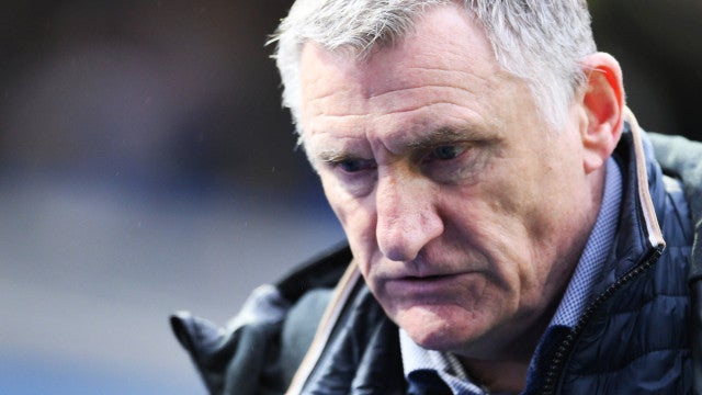 Técnico do Birmingham se afasta temporariamente devido a doença grave