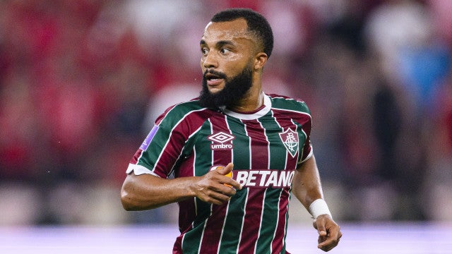 Fluminense anuncia a renovação de contrato de um ano com o lateral Samuel Xavier