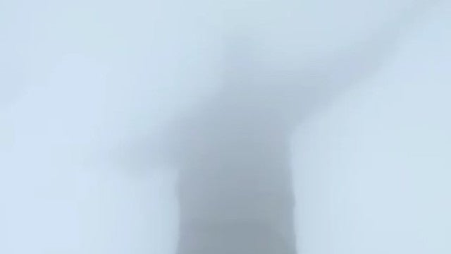 Raio atinge Cristo Redentor quando turistas se beijavam; veja o vídeo