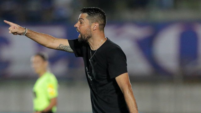 António Oliveira abraça o ‘corintianismo’ e muda ambiente em duas semanas