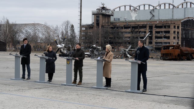 Líderes ocidentais vão a Kiev, em solidariedade à Ucrânia no 2º aniversário da guerra com a Rússia