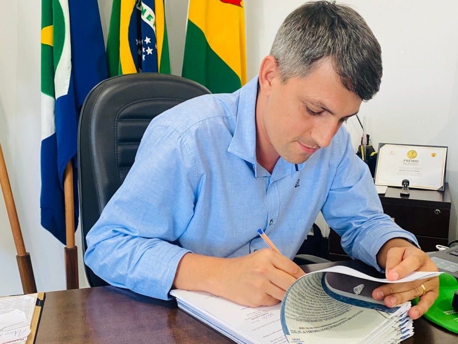 Prefeito Bruno Mena anuncia aumento salarial de 7% a todos os servidores públicos municipais de Matupá