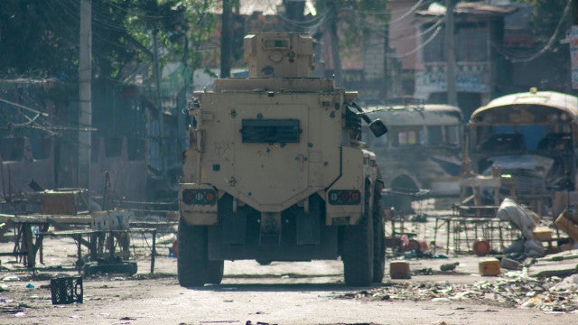 Grupos armados invadem prisão no Haiti e libertam reclusos