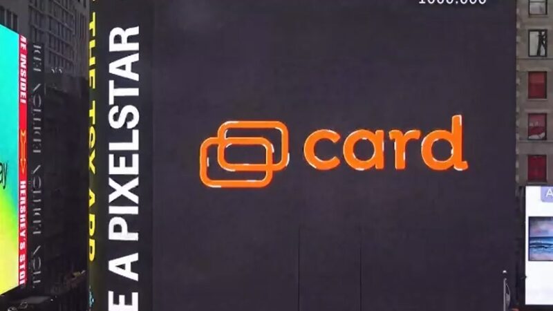 Após aparição na Times Square, Card tem aumento de buscas orgânicas