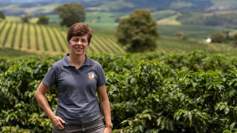 Arquiteta paulista troca agitação da cidade pela produção de café especial