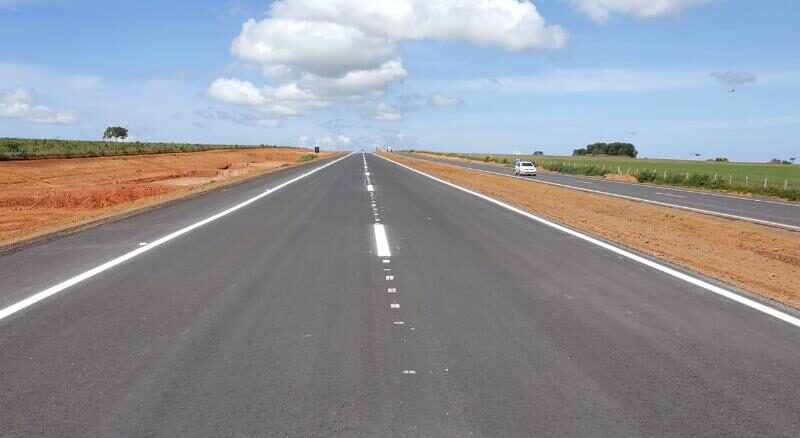 Governador entrega 1° trecho e assina ordem de serviço para duplicar mais 88 km da BR-163