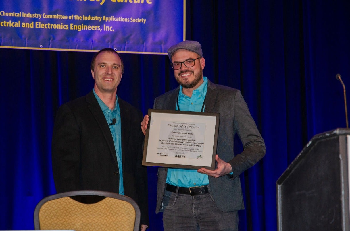 Professor da UFMT recebe grau de reconhecimento em congresso nos Estados Unidos