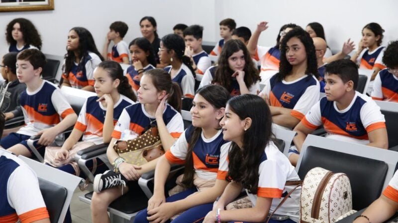 Alunos do ICE vistam a Assembleia Legislativa