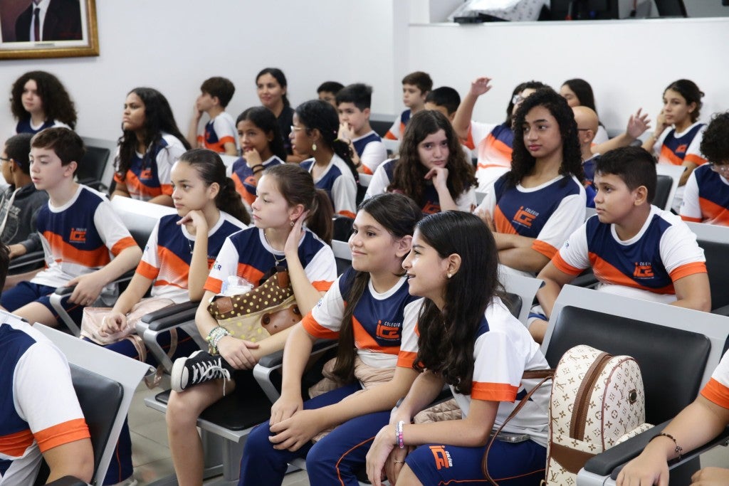 Alunos do ICE vistam a Assembleia Legislativa