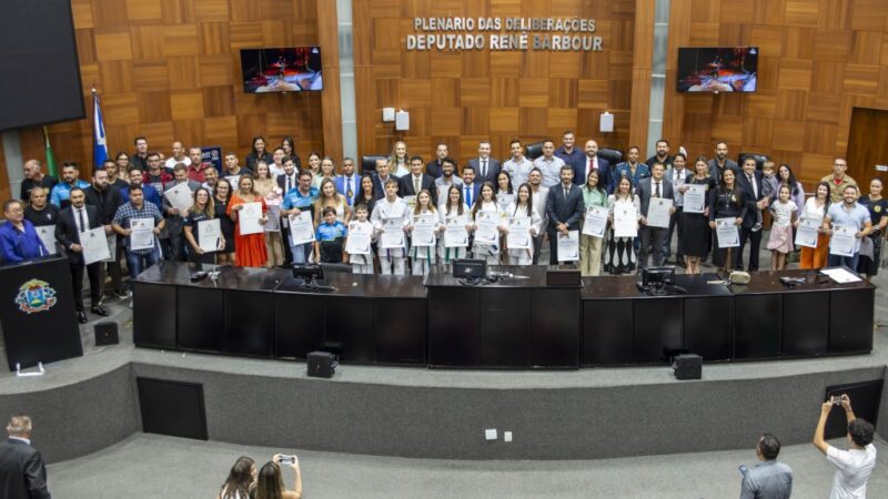 Sessão especial homenageia personalidades mato-grossenses