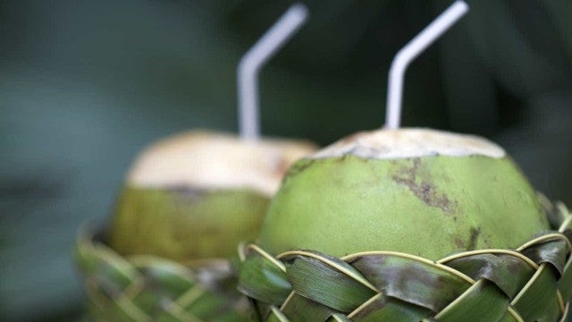 Professor expõe em sala estudante que vende água de coco e é demitido no ES