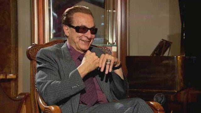 Estilista Ronaldo Esper tem casa invadida e é agredido por criminosos em São Paulo