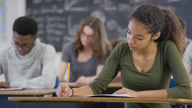 85% dos alunos no novo ensino médio não se sentem aptos para Enem, aponta pesquisa em SP