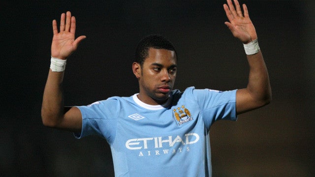 STJ forma maioria para que Robinho cumpra pena por estupro no Brasil