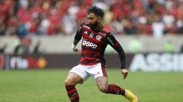 Gabigol mira recorde da Libertadores, mas deixa futuro em aberto