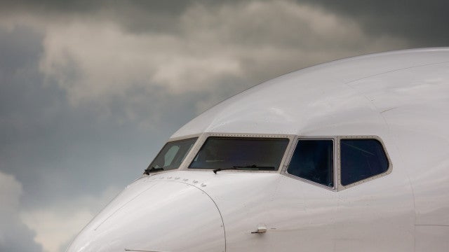 Boeing pede que aéreas verifiquem cabine de modelo envolvido em incidente da Latam