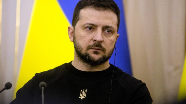 Zelensky acusa Putin de "simular eleição" para "governar para sempre"