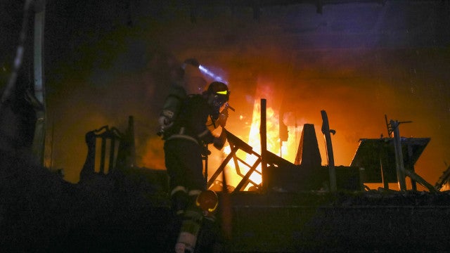 Incêndio em Bangladesh deixa ao menos 44 mortos e 22 feridos
